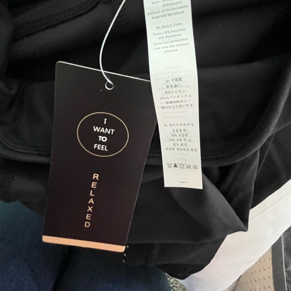 TrueFeat Black Leggings with Pockets - Picture 7 of 7